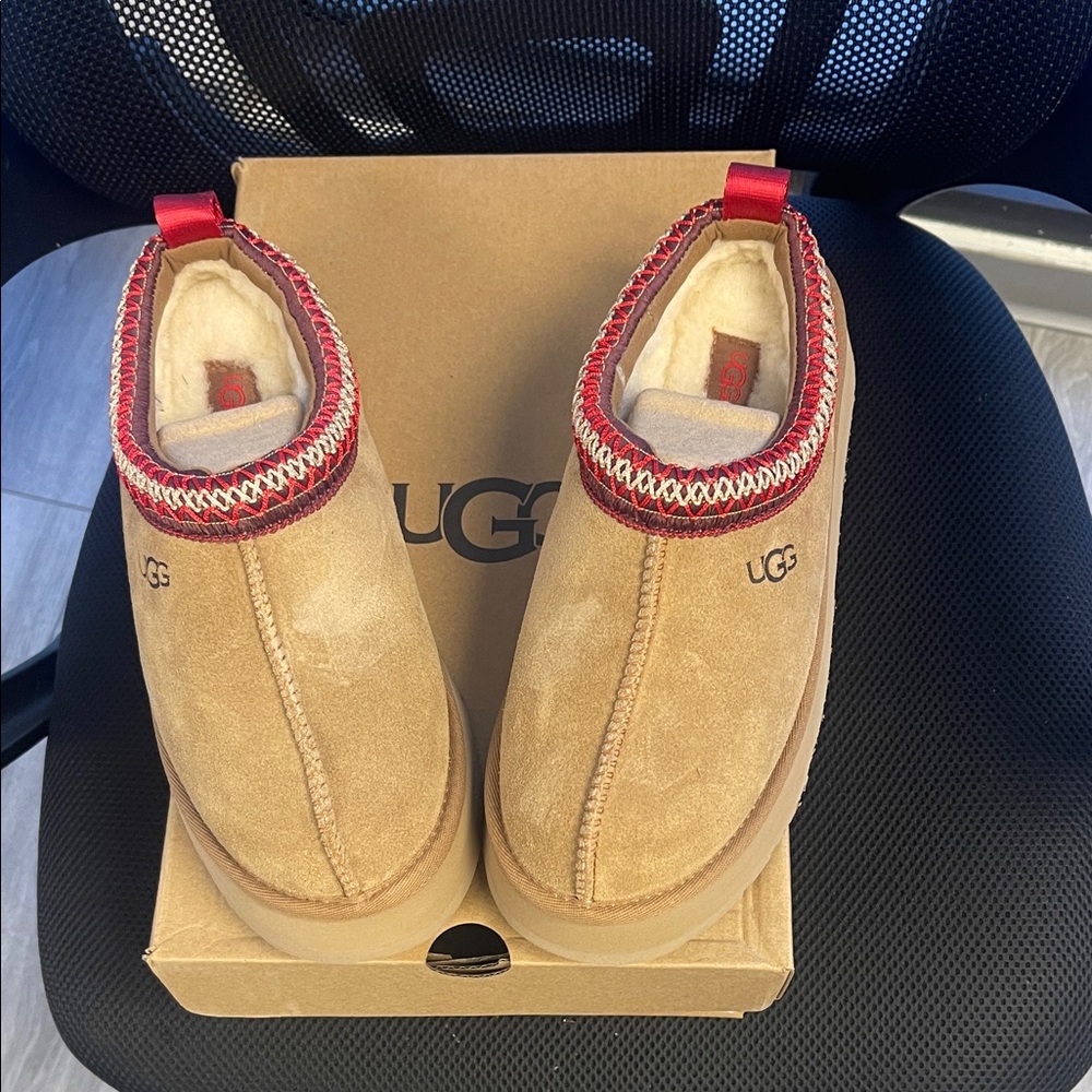UGG Women's Tan Slippers with Red Accents Brand New in box 💯 authentic